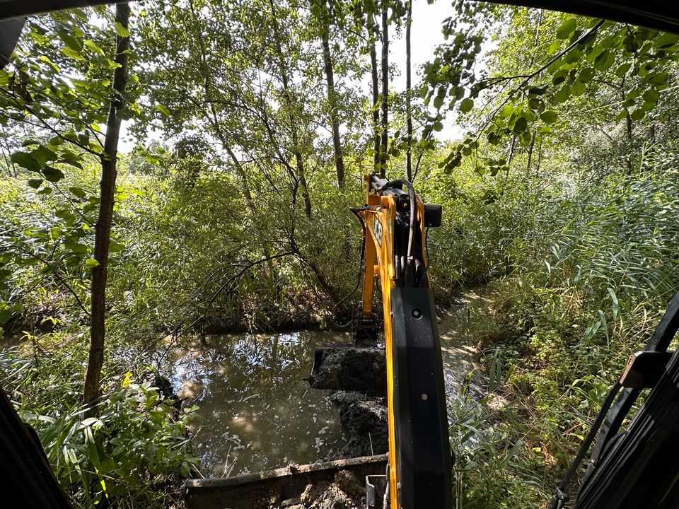 Baggerarbeiten Erdarbeiten Aushub für Pool Teich Zisterne etc. in Steinkirchen