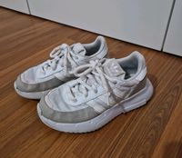 Adidas Sneaker Gr 31,5 Retropy Kinderschuhe Friedrichshain-Kreuzberg - Kreuzberg Vorschau