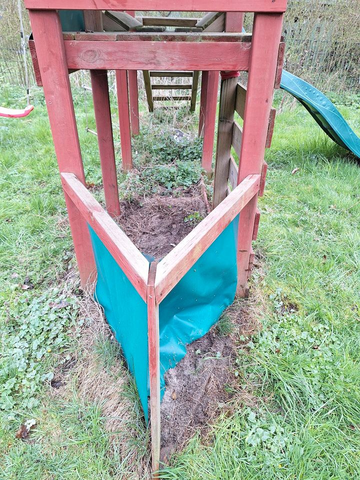 Spielturm Spielburg Wickey mit Rutsche und Schaukel in Köthel