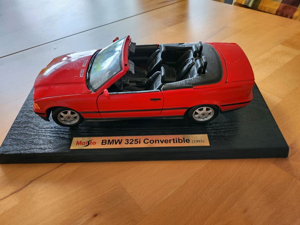 Modell BMW 325i Convertible in Neuss