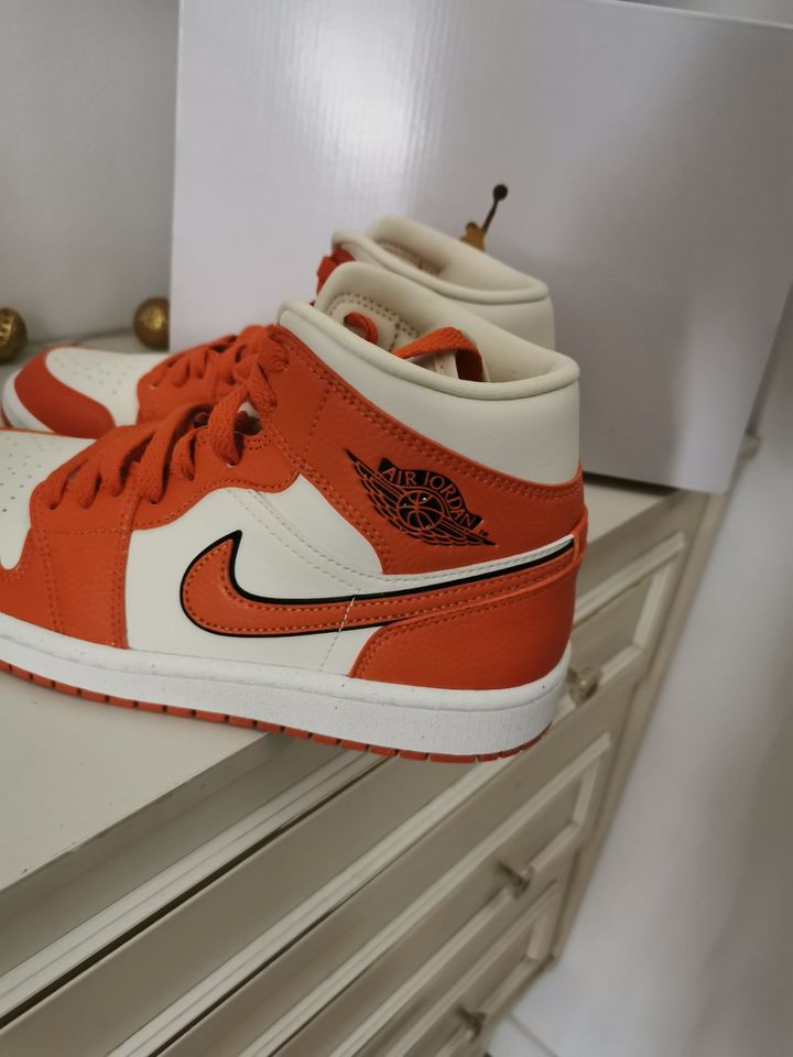 Orange Nike Air Jordan 1 - gr 38 neu in Essen