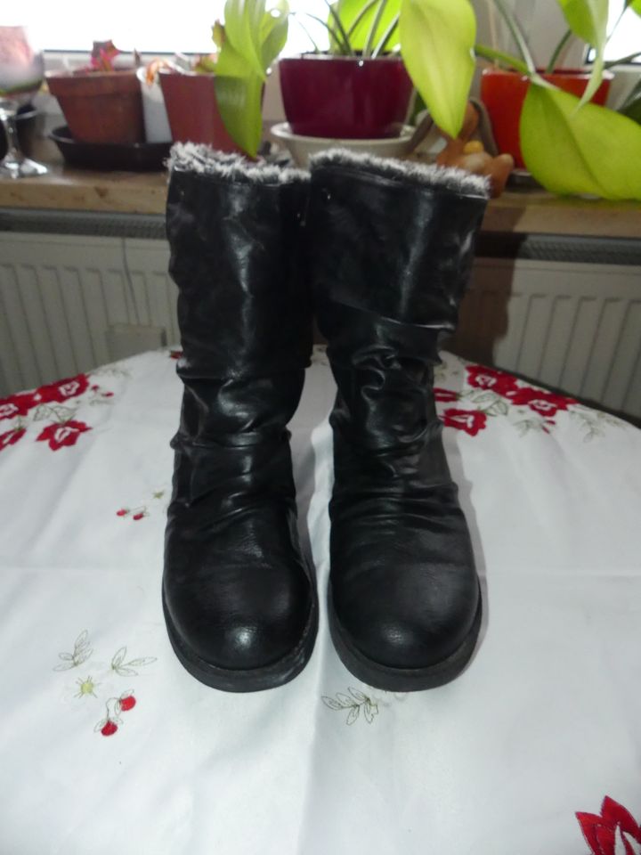 Stiefel der Größe 40 in Schwarz in Eitting