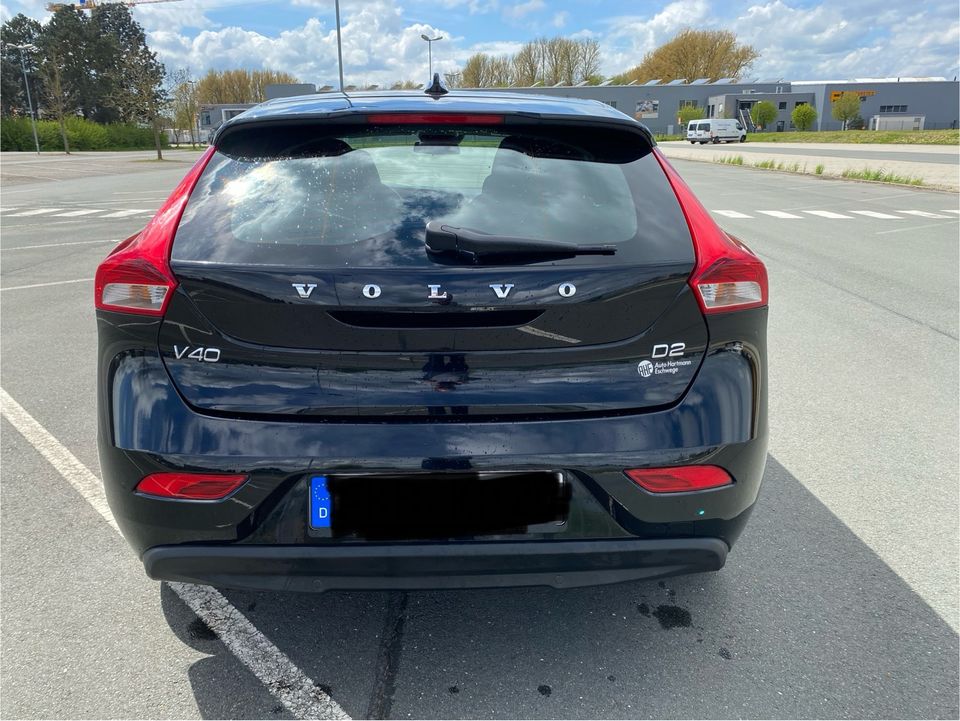 Volvo V40 D2 / 8-fach Original Alus / Klima / Navi in Frankenberg (Eder)