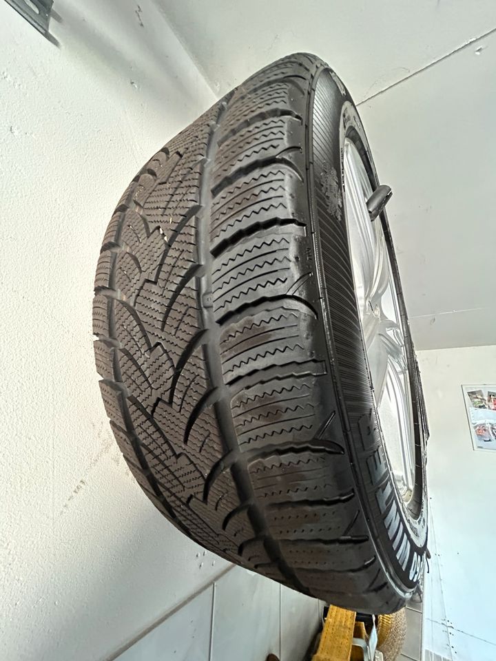 Winterreifen komplett Alufelgen 245/45 R18 in Bad Wildungen