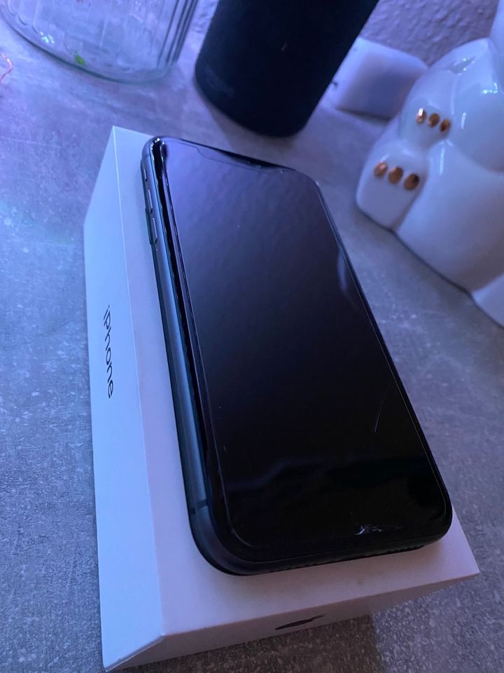 iPhone 11 64gb schwarz in Duisburg