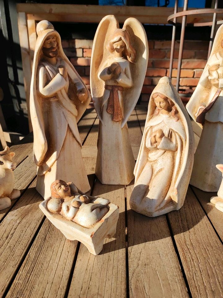 Krippenfiguren Weihnachten Maria, Joseph, Jesus, Hirte, Engel in Meinersen