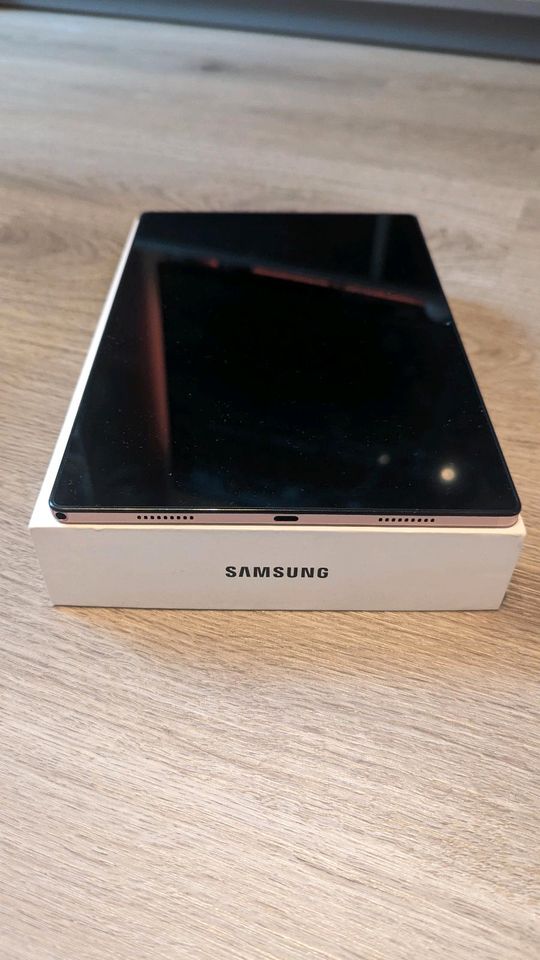 Samsung Galaxy Tab A8 mit Bluetooth Tastatur in Velbert