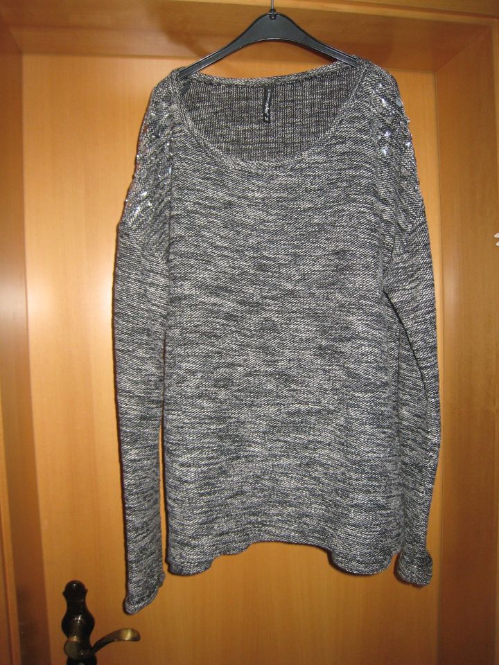 Damen Pullover, Gr. M, schwarz-weiß meliert mit Glitzersteinen in Schwarzenbach a d Saale