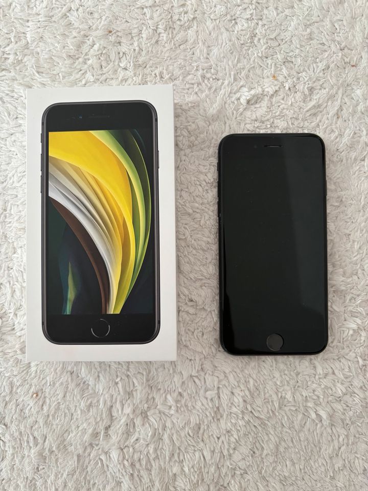 Apple iPhone SE (2020) 64 GB | schwarz mit Dual SIM in Köln