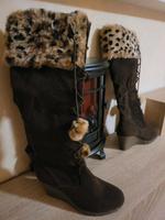 Varese Wildleder Stiefel Gr.38  braun Keilabsatz Italy Design Hessen - Nauheim Vorschau
