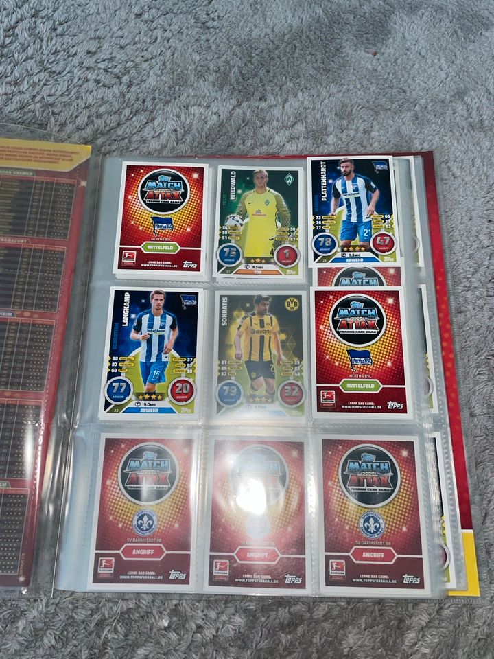 Match attax Sammelmappe 2016-2017 mit karten in Hannover