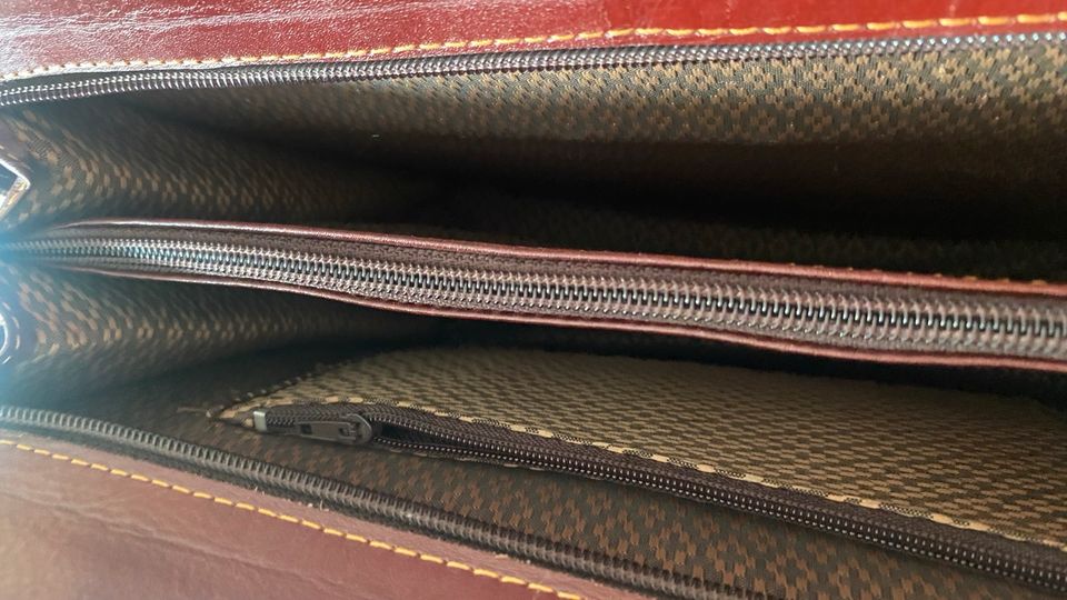 Geräumige ,schöne Lederhandtasche in Werl