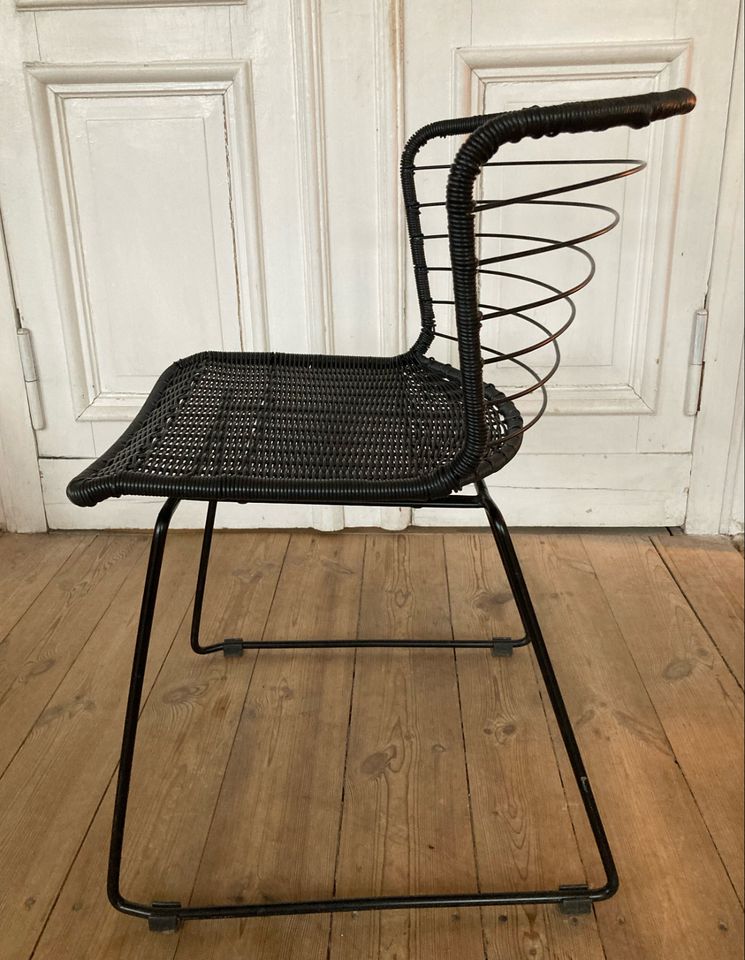 Stuhl Stahl Geflecht schwarz hochwertig HAY Stil drinnen draußen in Berlin