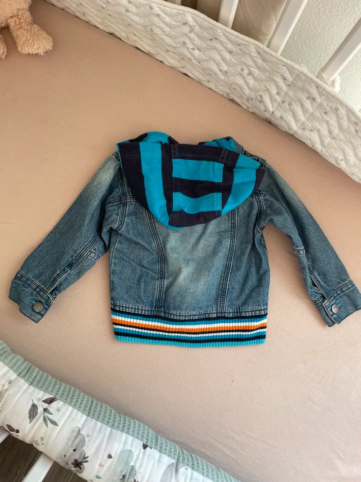 Jeansjacke mit Kapuze Größe 80 in Waldbröl