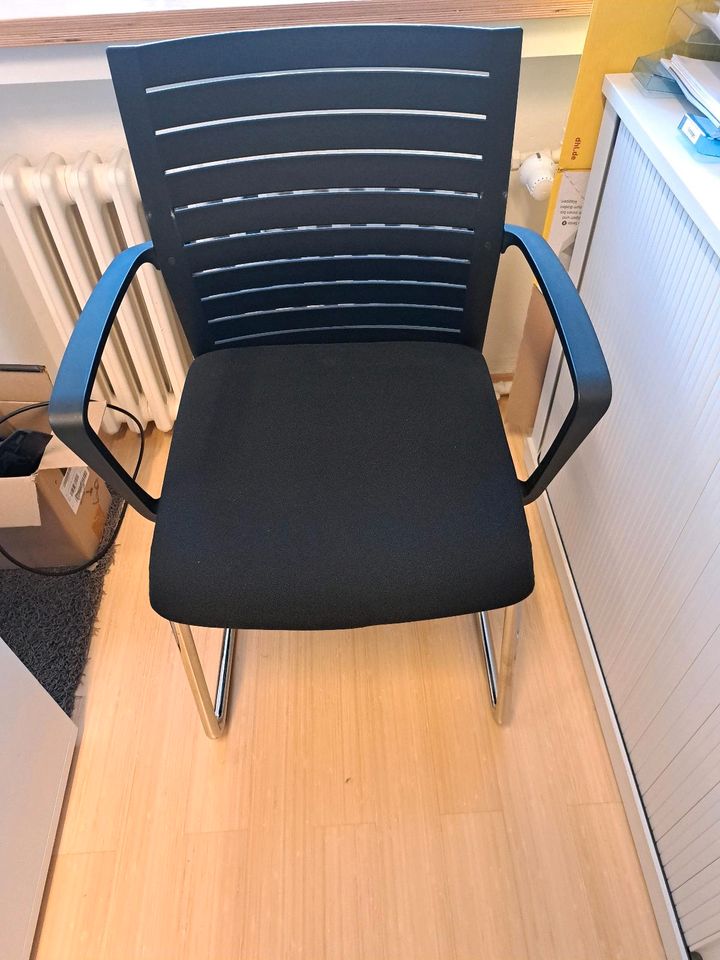 GRATIS! Defekter Stuhl, Steelcase, Bürostuhl, zu verschenken, in Köln