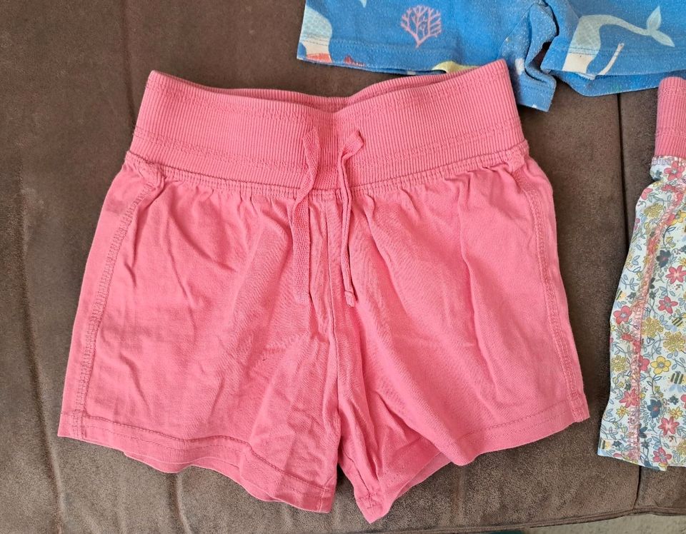 Next Shorts rosa Blumen Gr  116, 5-6, Mini Boden 122 mermaid in Germering