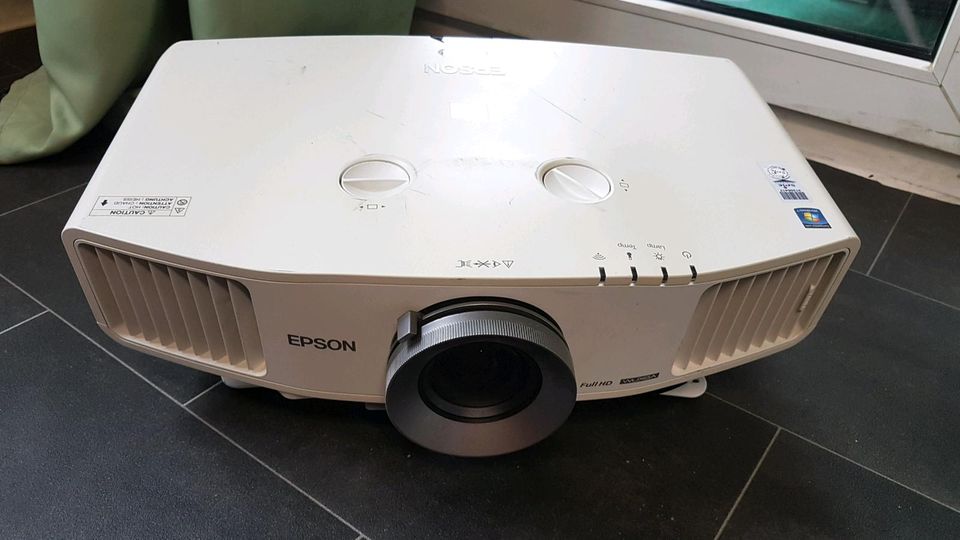 Epson EB-G5750WU Tri - LCD Projektor / Beamer - Kino in Frankfurt am Main