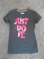 Neuwertiges Nike T-Shirt -  Top Zustand Niedersachsen - Leer (Ostfriesland) Vorschau