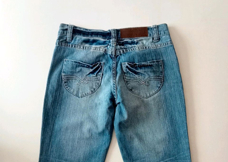 Damen Boot Cut Jeans in Altenkunstadt