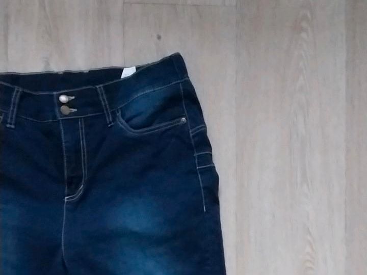 Jeanshose Gr44, sehr guter Zustand in Altenholz