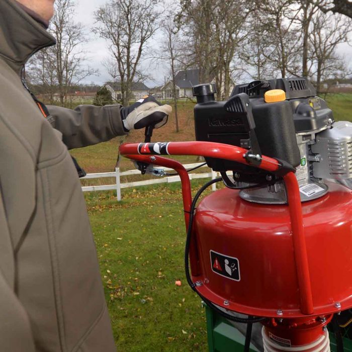 Laubsauger Laubbläser Gebläse hinter für Anhänger 6 PS, 4 m in Görlitz