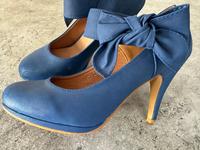 Pumps / High Heels Größe 38 blau mit Schleife Sachsen - Großhartmannsdorf Vorschau
