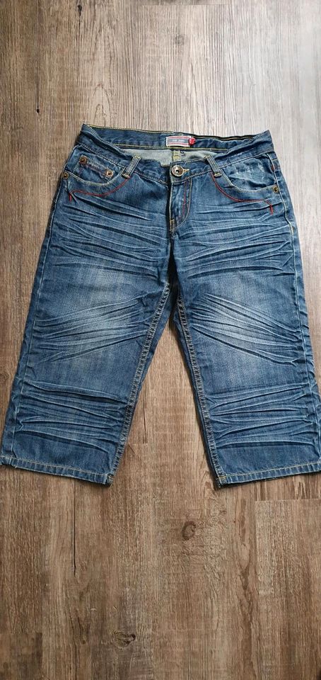 Coole Jeanshose - Shorts - blaue Damen-Bermudas in Alpen