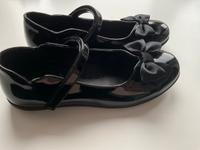 Ballerinas schwarz glänzend mit schleifen Größe 35 München - Schwabing-West Vorschau
