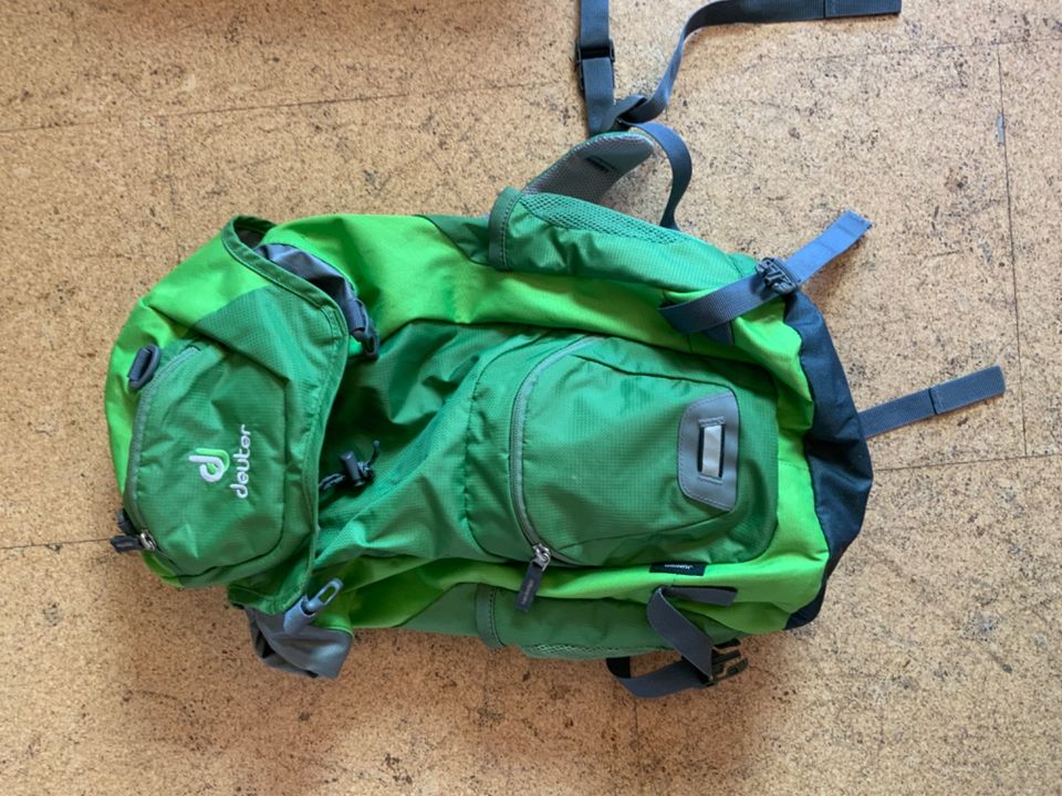 Deuter Rucksack Junior, grün in Kürnach