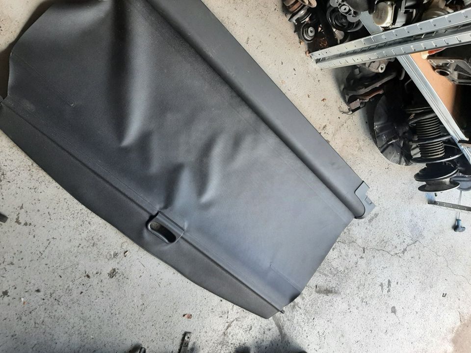 Bmw X3 E83 Laderaumabdeckung Kofferraumabdeckung Roller in Herten