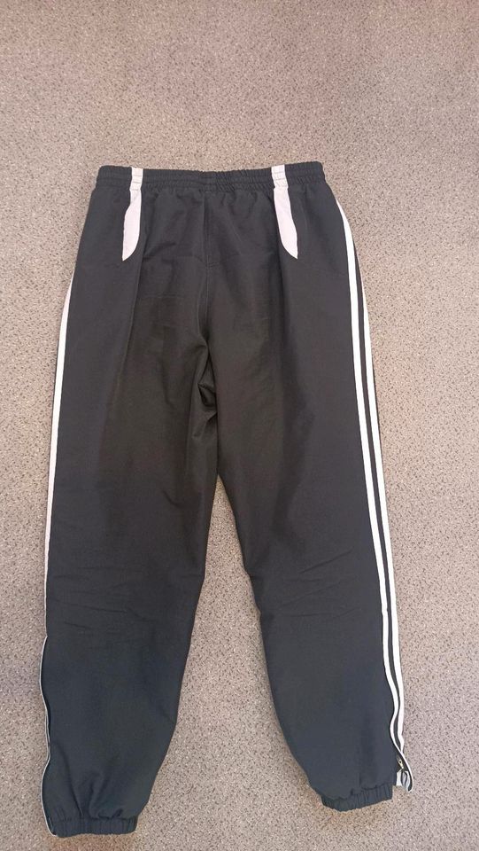 Jogginghose schwarz Adidas Gr. 7/L in Burtenbach