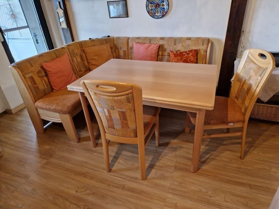 Essecke mit Tisch und 2 Stühlen in Pfungstadt