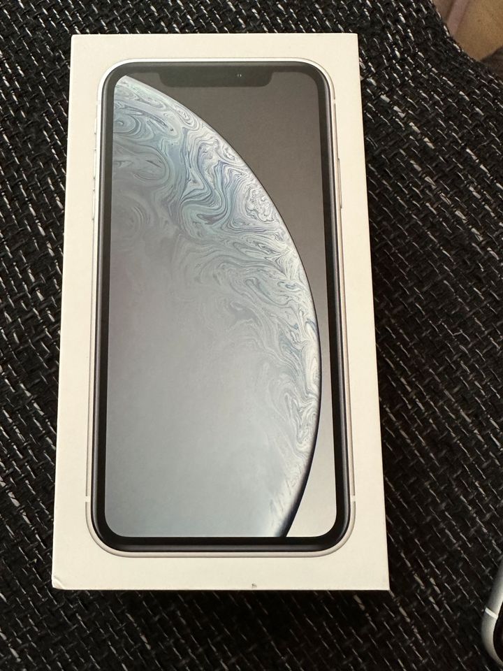 Iphone XR White 64GB in Westerrade