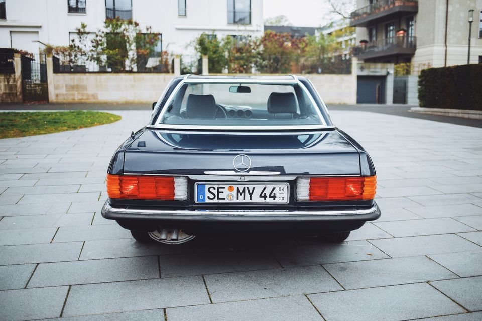 Mercedes-Benz 280SL R107 / blau/schwarz - MB gepflegt in Hamburg