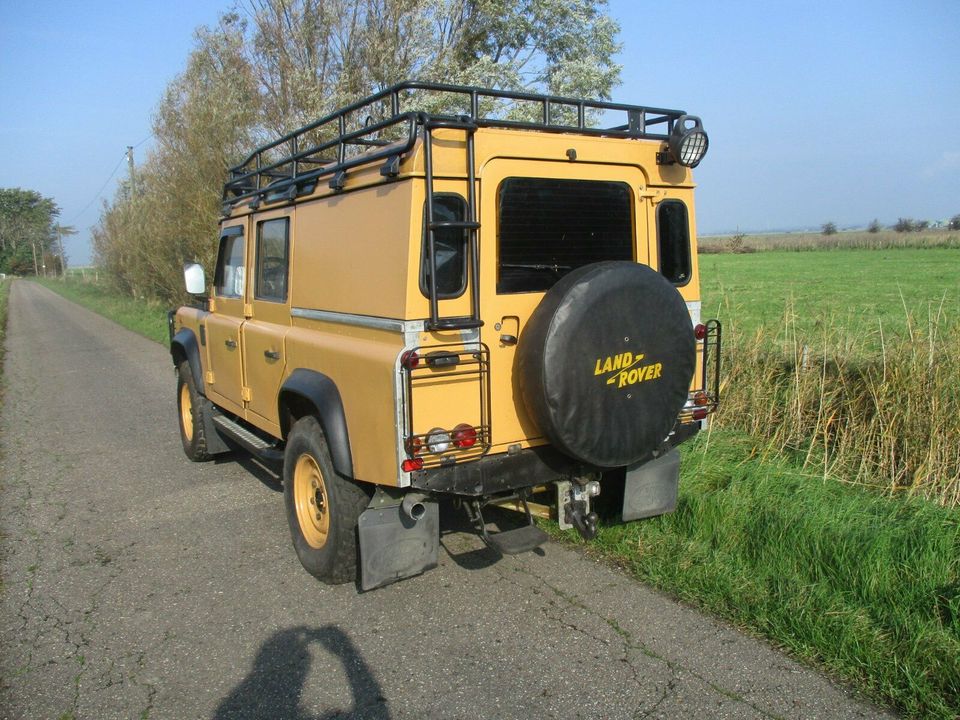 Land Rover Defender  Zubehör, Anbauteile, Handbücher in Bredstedt