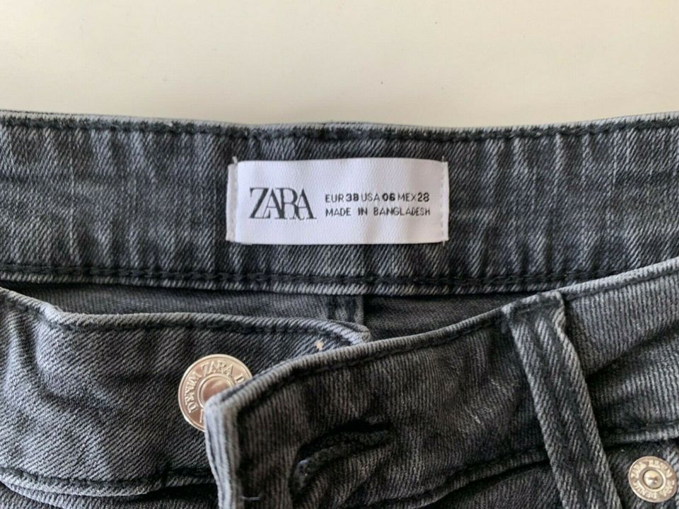 ZARA trendy sexy Jeans Short anthrazit/schwarz used Optik Gr.M in Berlin