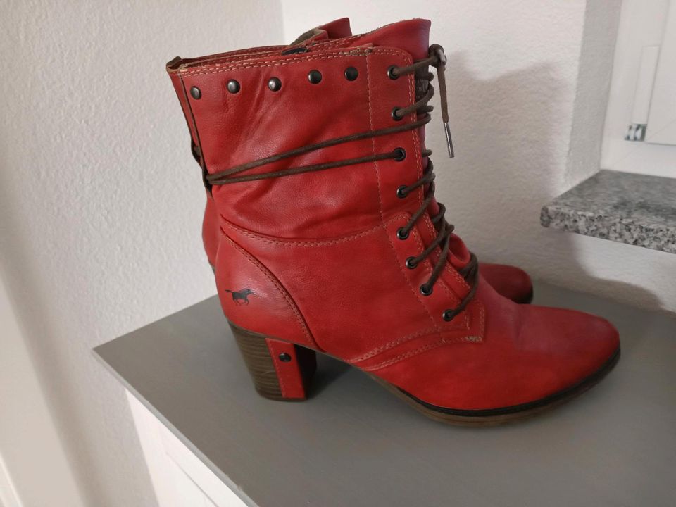 Mustang Stiefeletten 42 Rot in Schwendi