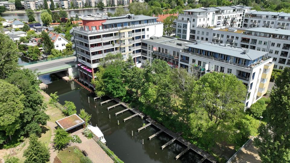 Helle Maisonette-Wohnung mit großer Dachterrasse und Wasserblick in Berlin