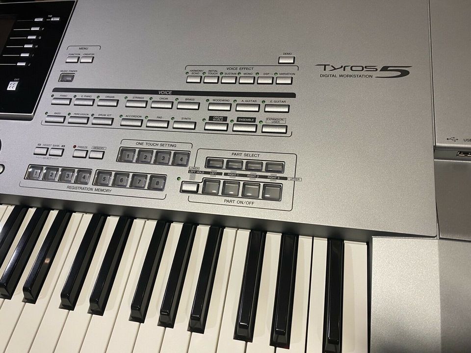 YAMAHA Keyboards Tyros 5 61 und 76 mit Gewährleistung in Pforzheim