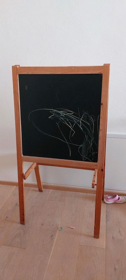 Tafel mit Whiteboard in Baisweil