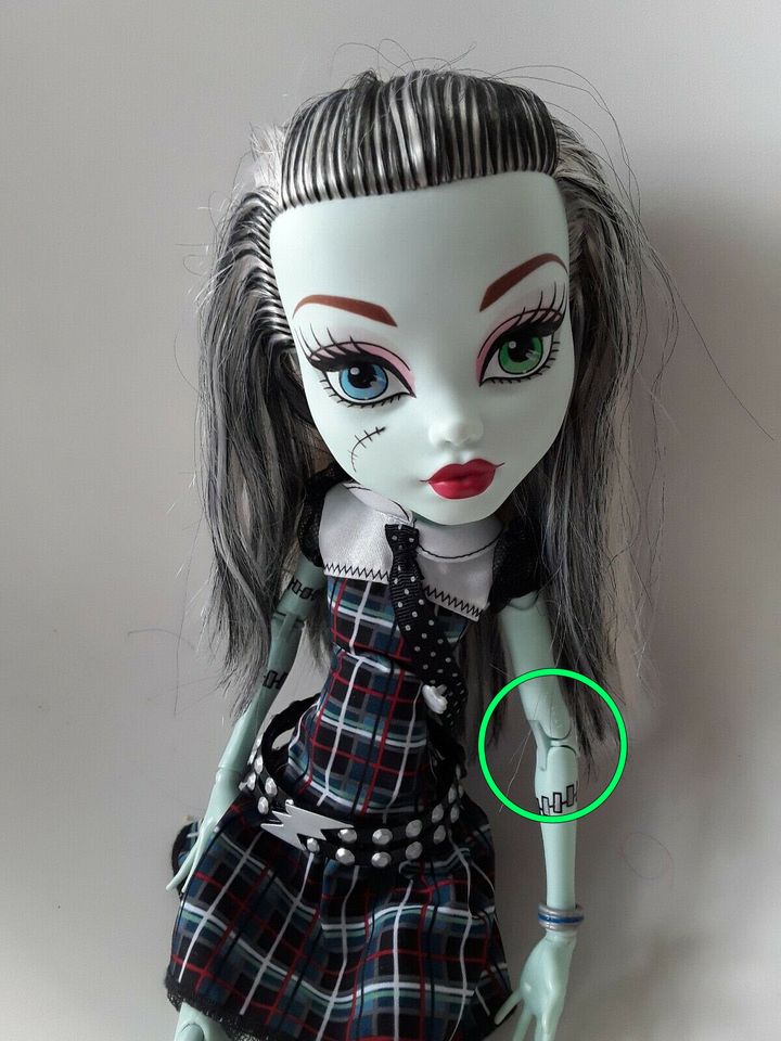 SUCHE Monster High große Barbie Puppe XXL 43cm 17inch Frankie in Dorsten