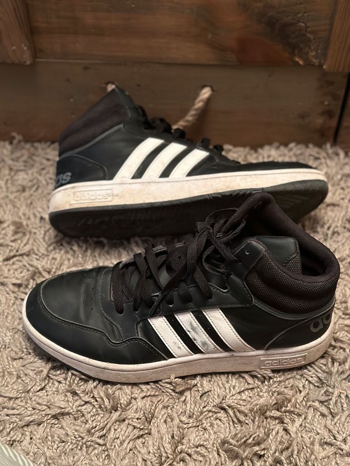 Adidas HOOPS 3.0 MID CLASSIC Gr. 41,5  US 9,5 in Gera