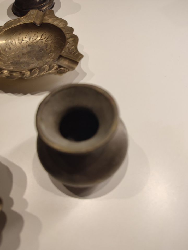 Aschenbecher, Nussknacker mit Schale, Vase, aus Messing in Wadgassen