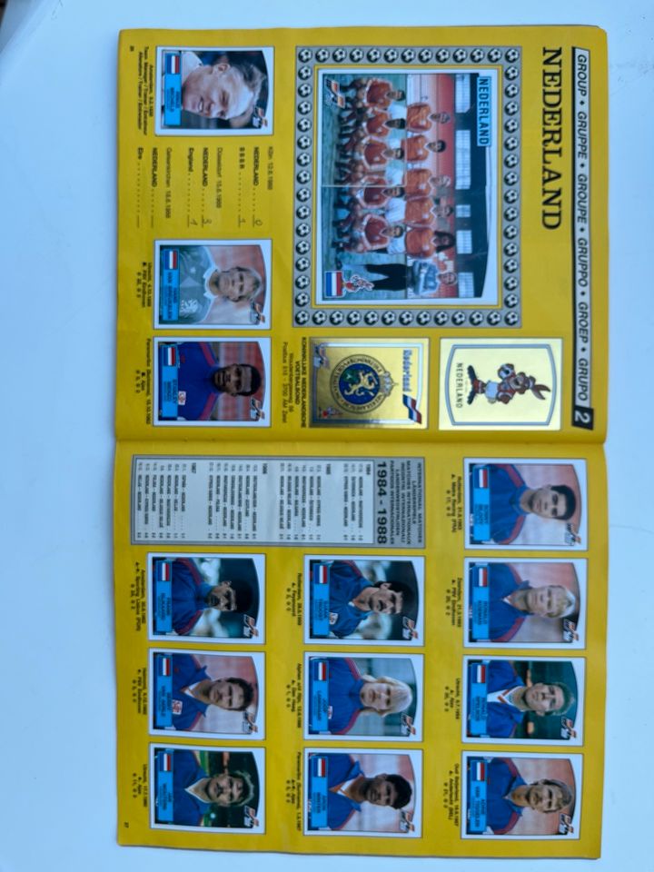 Sammelalbum der Europameisterschaft 1988 von Panini in Bad Vilbel