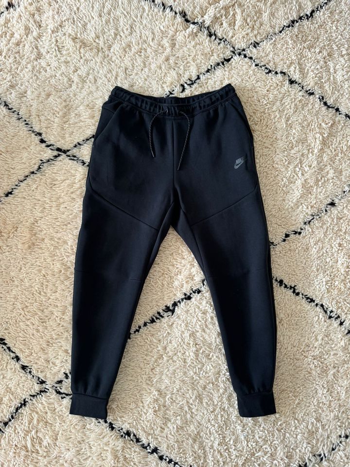 Nike tech Fleece Anzug schwarz in Essen