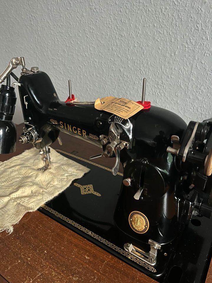 Vintage Alte Nähmaschine Singer mit Tisch in Bottrop