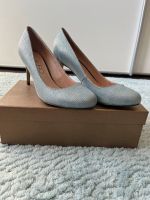 Di Lauro Pumps metallic silber blau Gr 38 Leder NEU, Abendschuhe Baden-Württemberg - Steinenbronn Vorschau