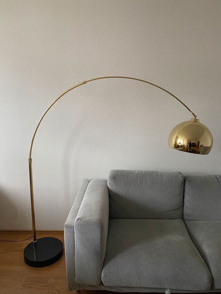 Bogenlampe Bow gold Messing & Marmor made.com in Velbert