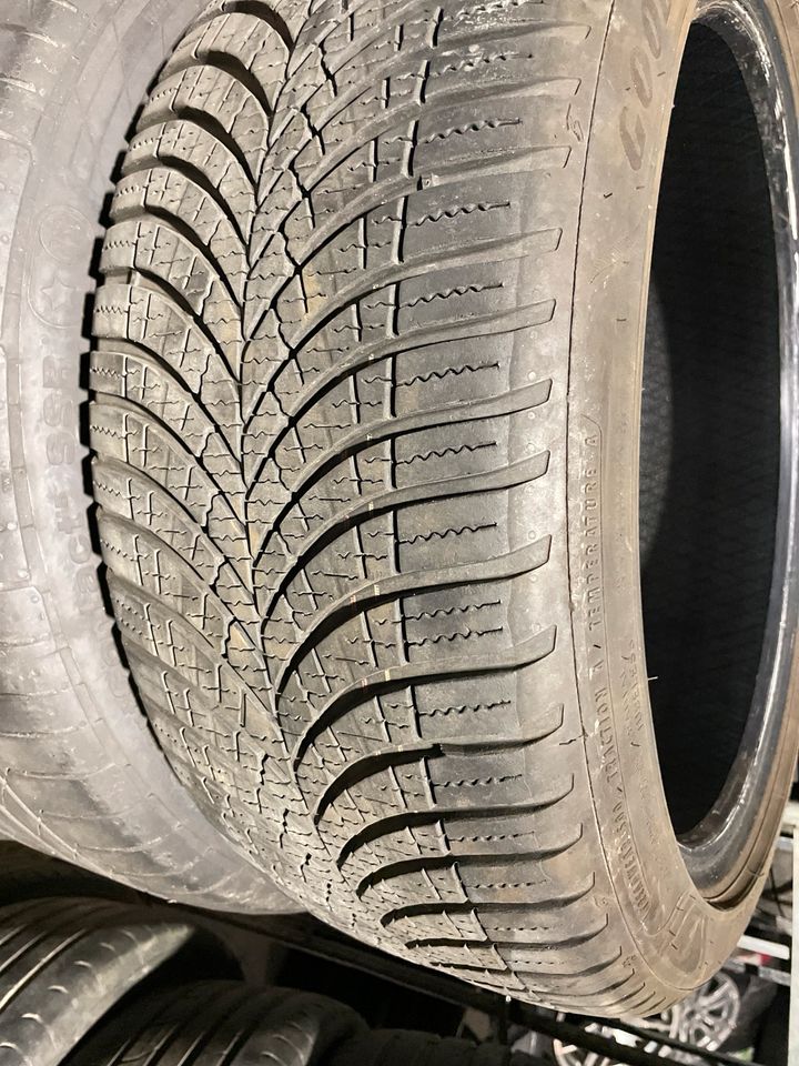 1x 205 45 R17 Ganzjahresreifen Goodyear DOT0422 / 6mm in Hamburg