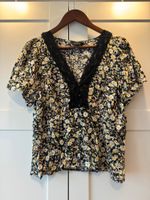 New Look Bluse kurzärmlig Damen schwarz Gänseblümchen Blumen Blümchen schwarz spitze 42 L Nordrhein-Westfalen - Lindlar Vorschau